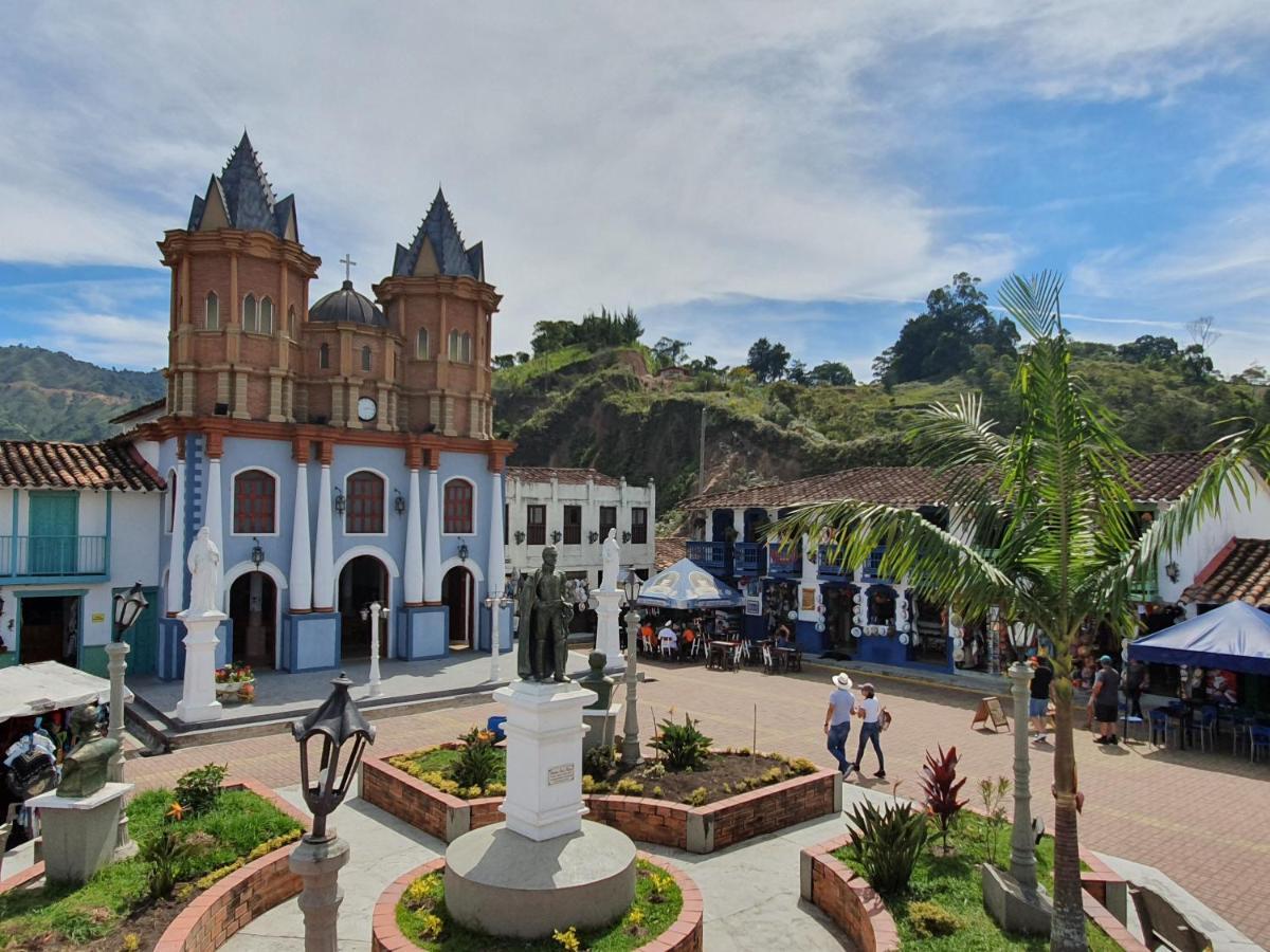 Domus Glamping Hotel Guatape Bagian luar foto